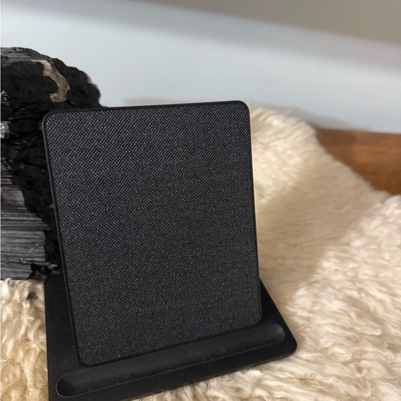 Kindle Paperwhite Signature Edition
(12th generation) - Picture 3 of 10